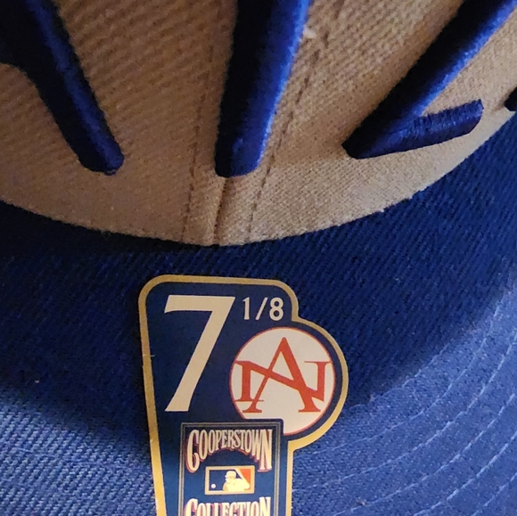 SOLD PHILADELPHIA PHILLIES FITTED HAT SIZE 7 1/8 - Picture 3 of 11